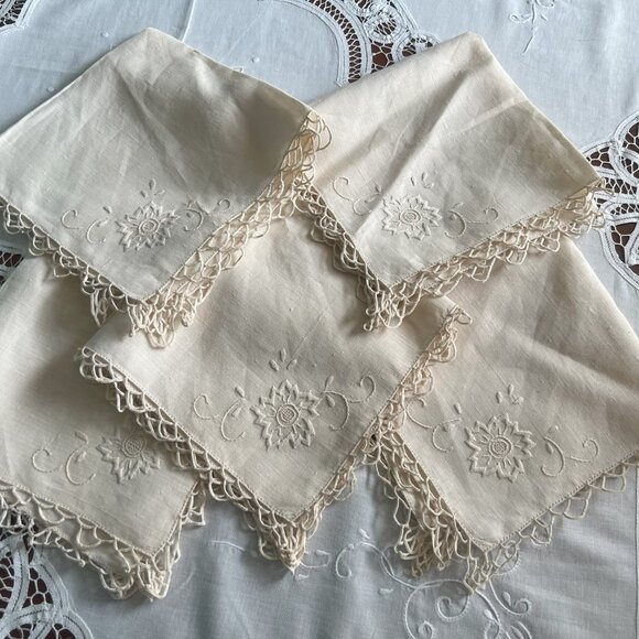 Vintage Linen Dinner Napkins Tatted Crocheted Edge Embroidered Set of 5 - Picture 11 of 11